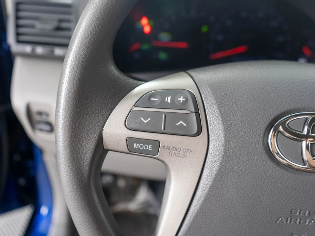 Used 2007 Blue Toyota LE image 15