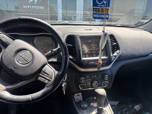 Used 2015 Deep Cherry Red Crystal Pearlcoat Jeep Latitude image 11