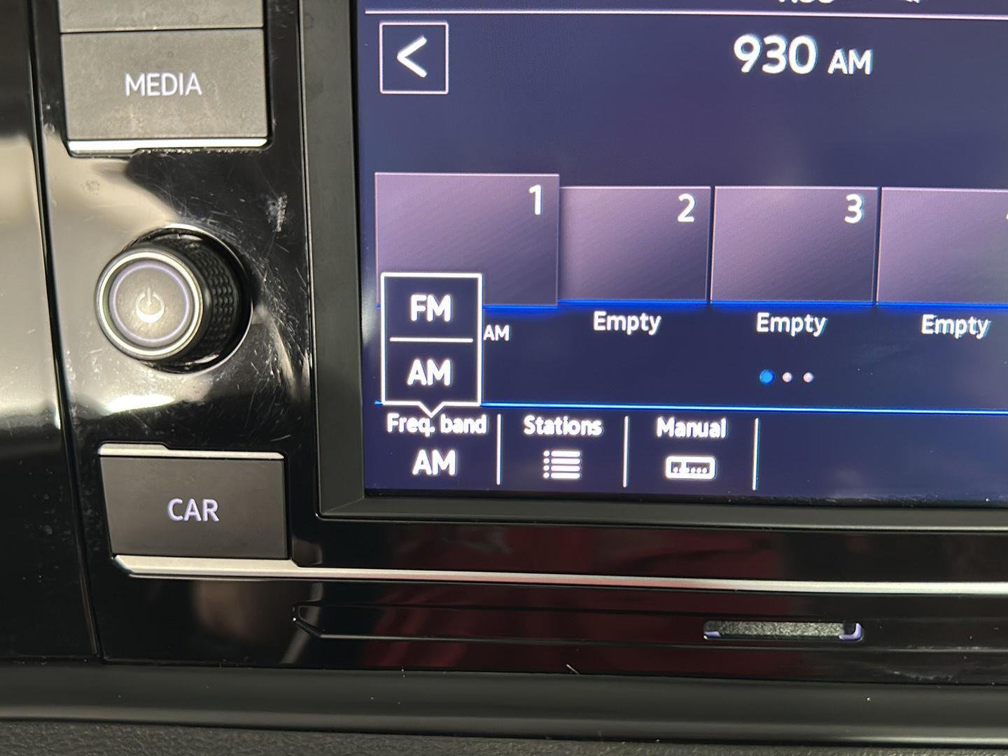 Used 2019 Platinum Gray Metallic Volkswagen SE image 29