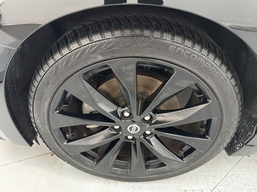 Used 2021 Super Black Nissan SR image 33