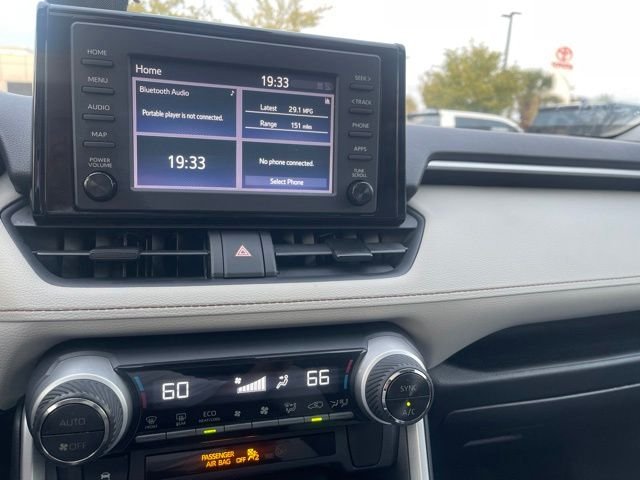 Used 2019 Silver Toyota XLE image 16