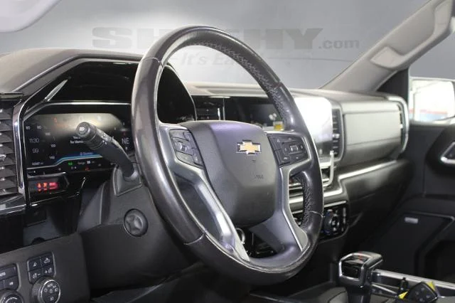 Used 2023 Summit White Chevrolet  image 3