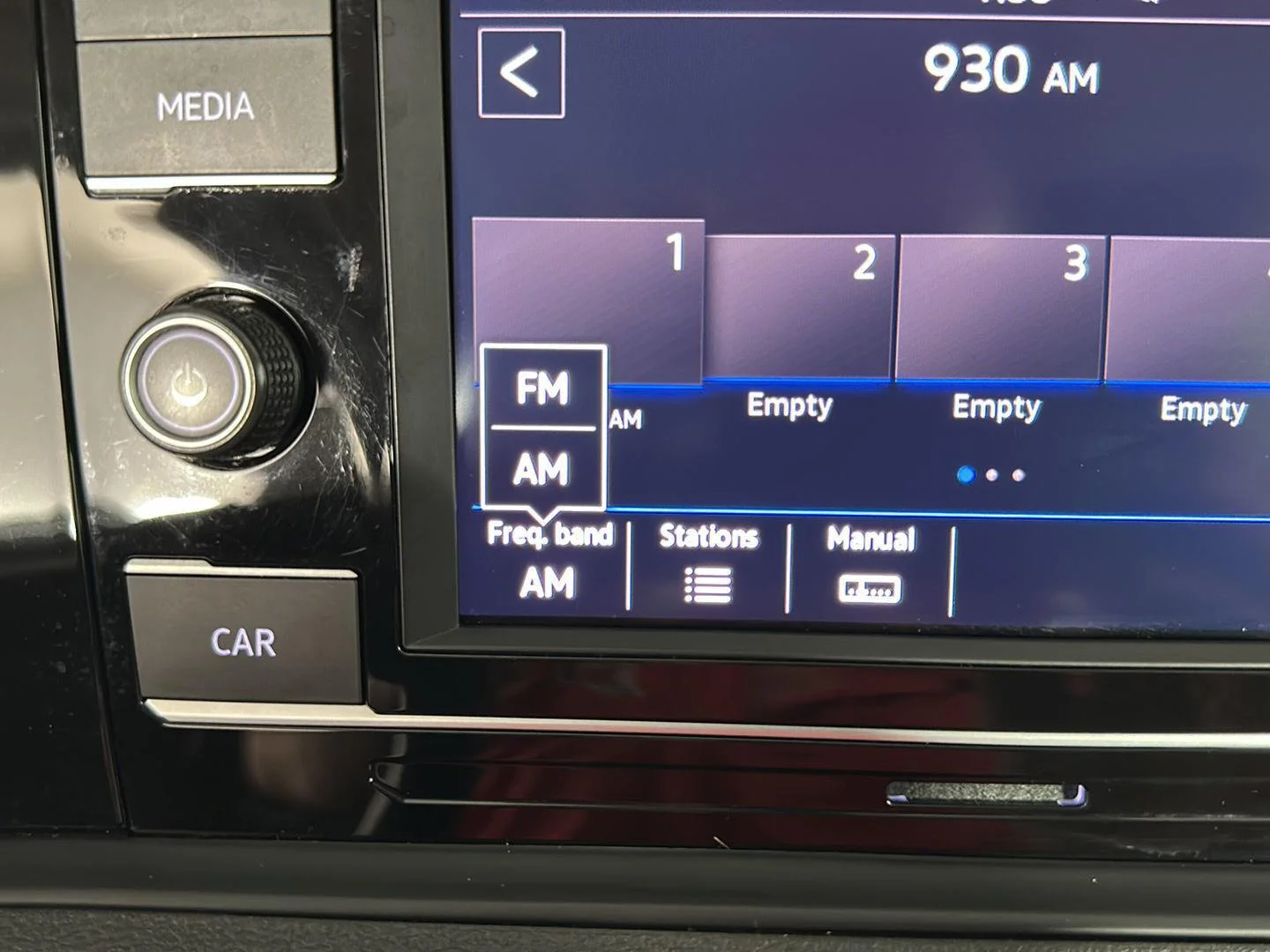 Used 2019 Platinum Gray Metallic Volkswagen SE image 29