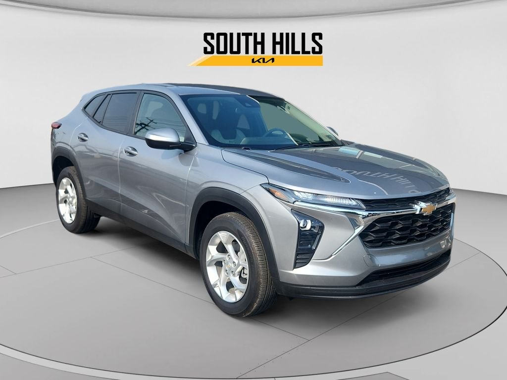 Used 2025 Gray Chevrolet LS image 7