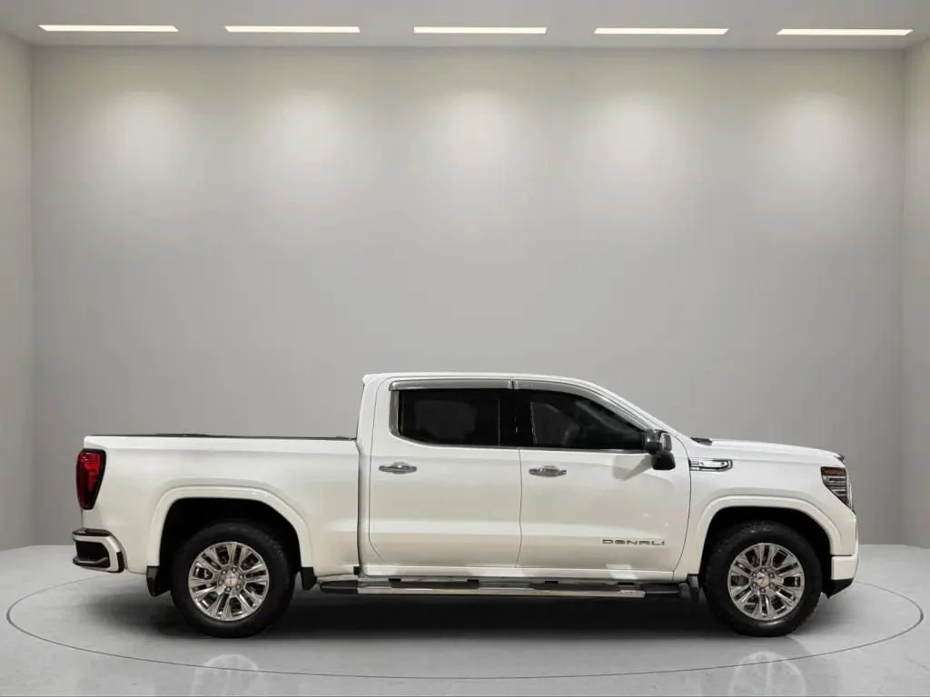Certified Used 2022 White Frost Tricoat GMC Denali image 7