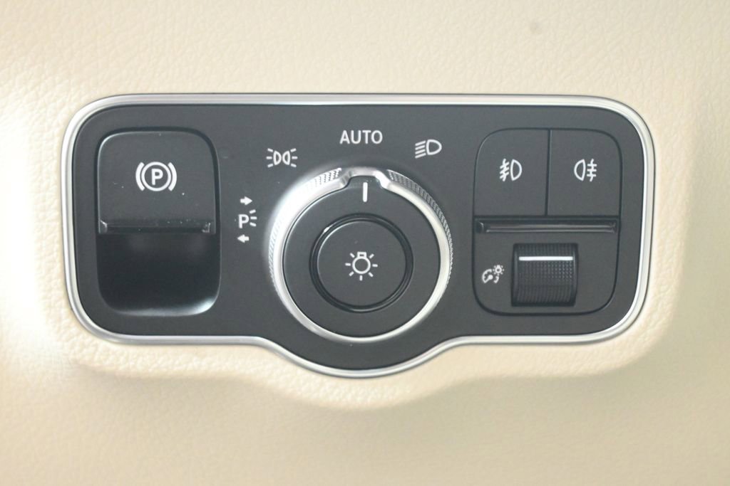New 2026 Polar White Mercedes-Benz GLB 250 image 62