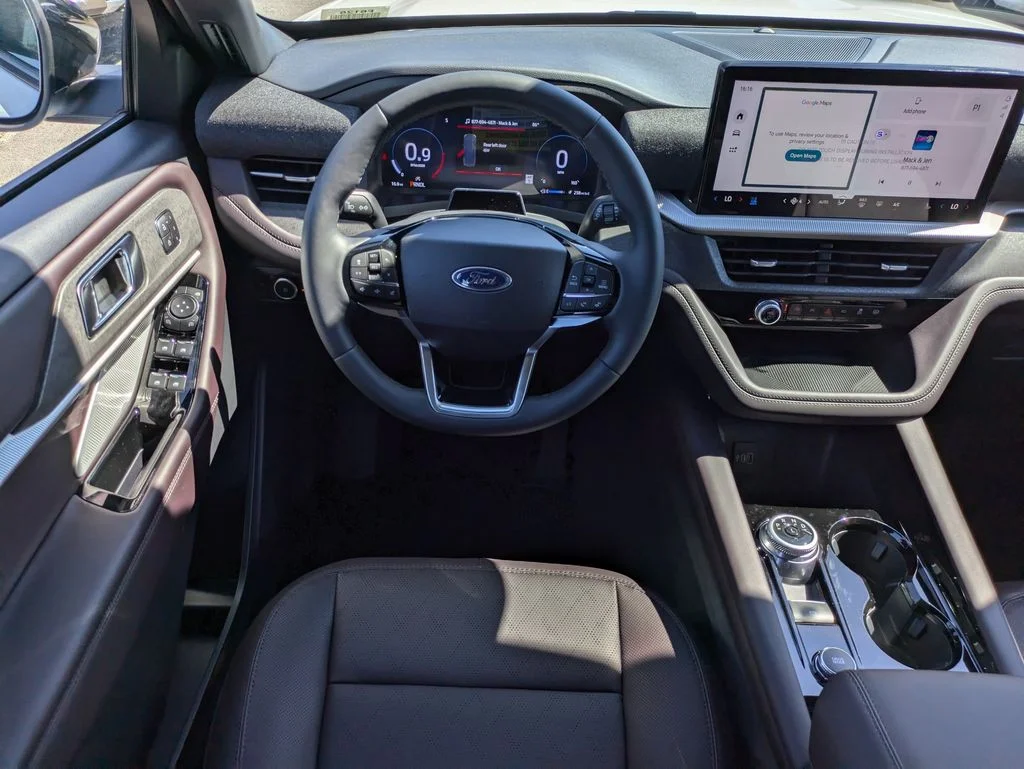New 2026 Star White Metallic Tri-Coat Ford Platinum image 16