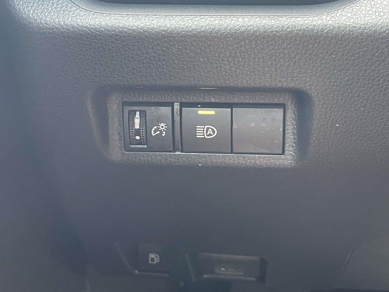 Used 2025 Magnetic Gray Metallic Toyota Hybrid XLE image 22