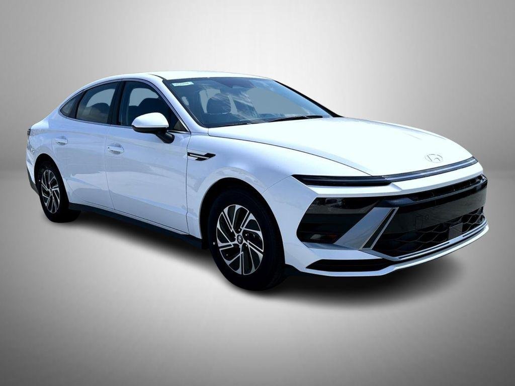 New 2026 Serenity White Hyundai Blue image 3