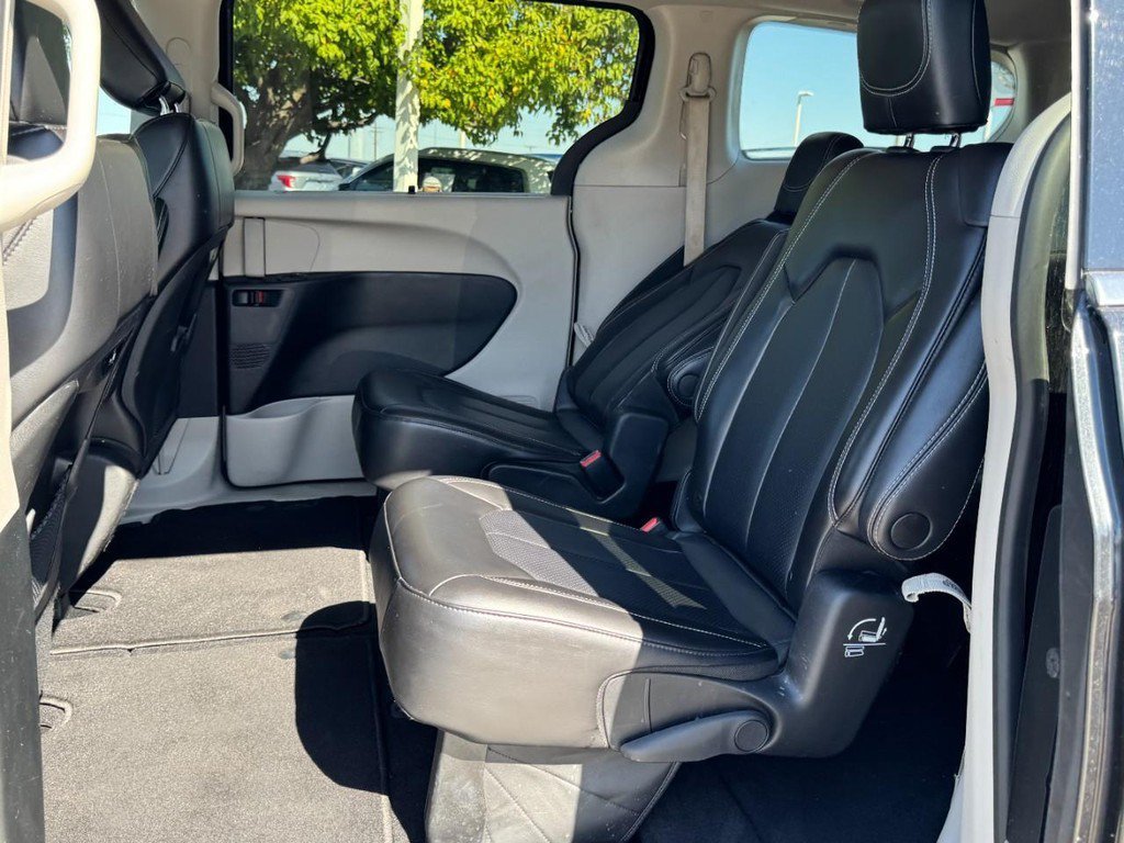Used 2023 Black Chrysler Touring L image 10
