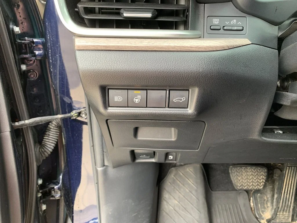 Used 2024  Toyota Platinum image 34