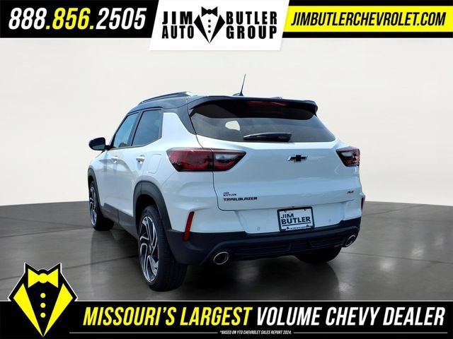New 2026 Iridescent Pearl Tricoat Chevrolet RS image 2