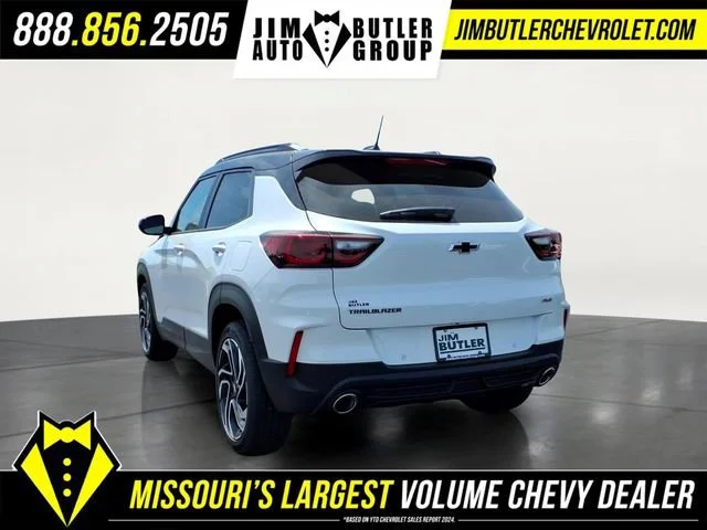 New 2026 Iridescent Pearl Tricoat Chevrolet RS image 2