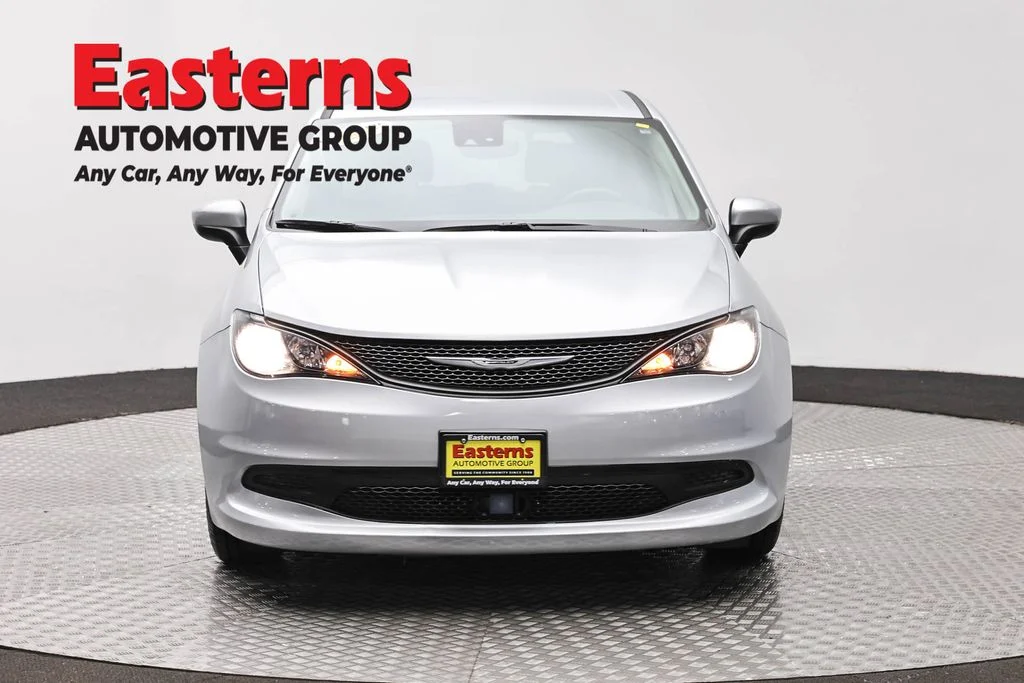 Used 2023 Silver Chrysler LX image 2