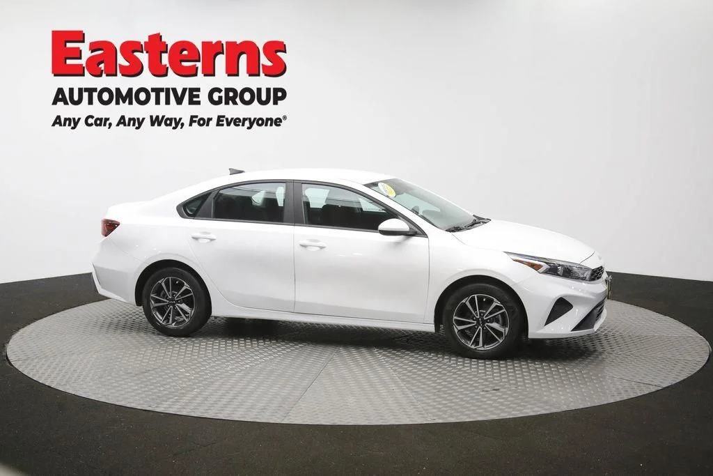 Used 2023 White Kia LXS image 47