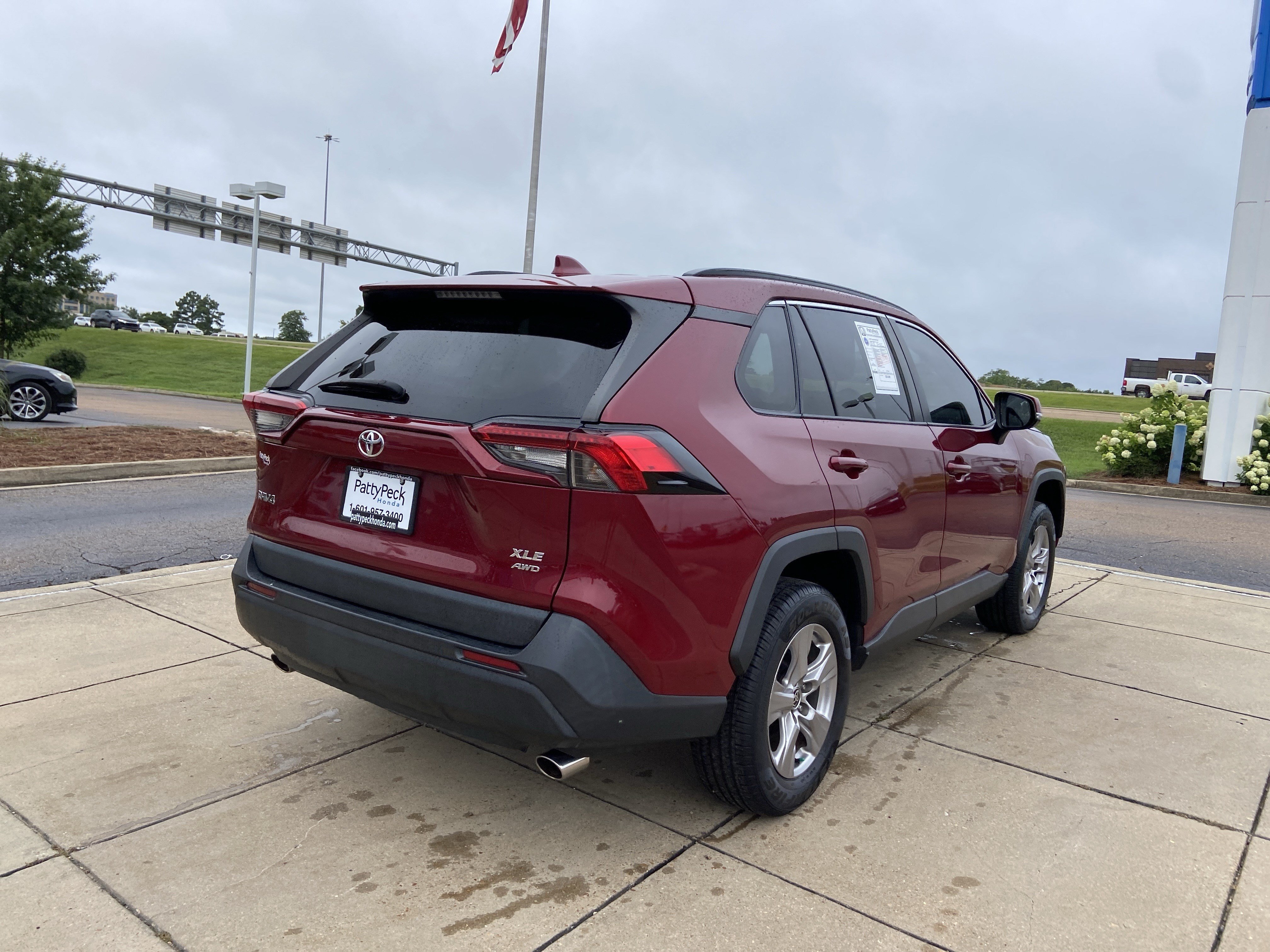 Used 2022 Ruby Flare Pearl Toyota XLE image 14