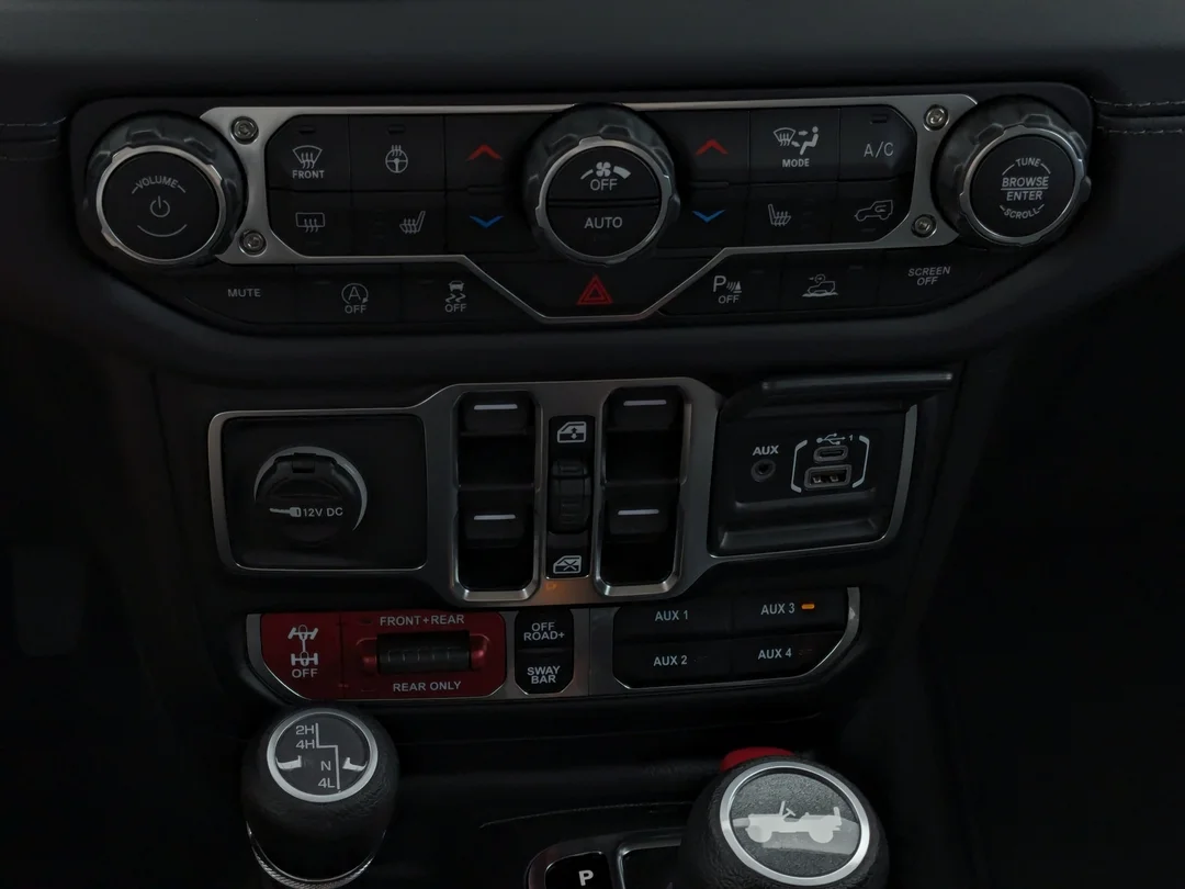 New 2025 41 Jeep Rubicon - - 4x4 - Convenience Group - Heated Seats & Steering - Safety Group - A/T Tires & More! image 20