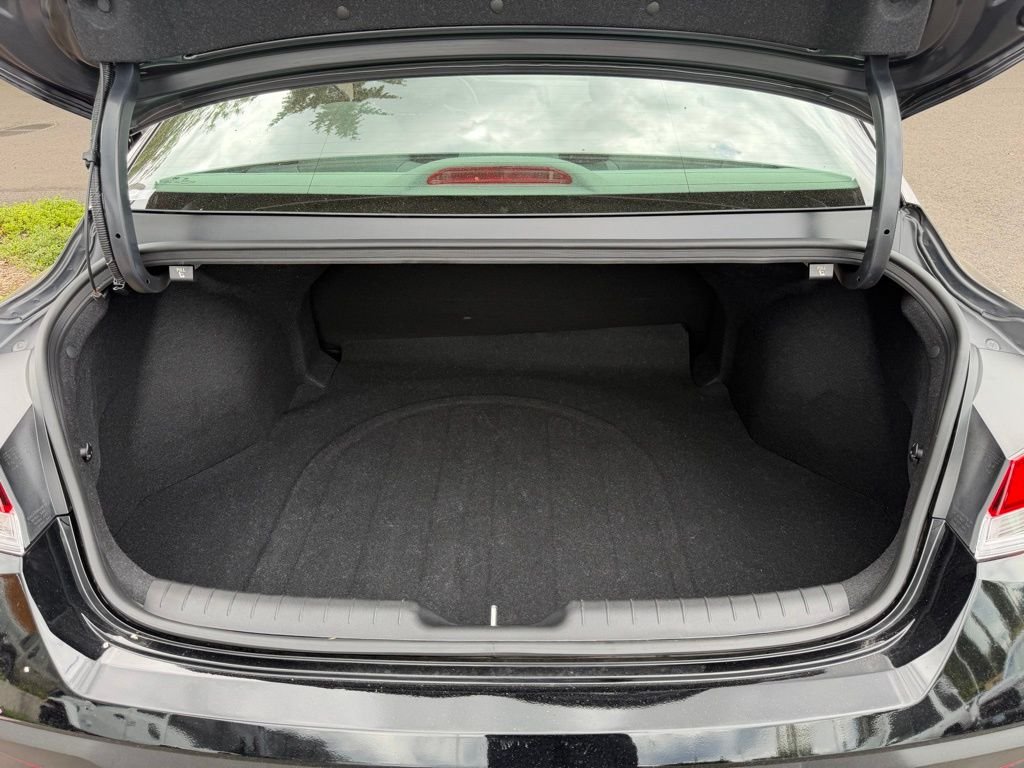 Used 2024 Abyss Black Hyundai SE image 10
