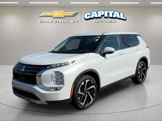 2023 Mitsubishi Outlander SE 2WD's photo