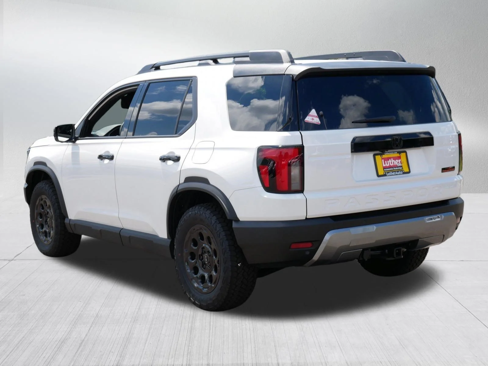 Certified Used 2026 Platinum White Pearl Honda TrailSport Elite Blackout image 5