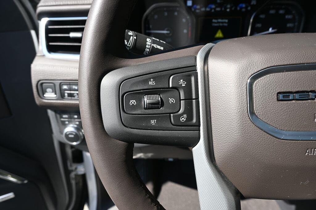 Used 2021 White Frost Tricoat GMC Denali image 9