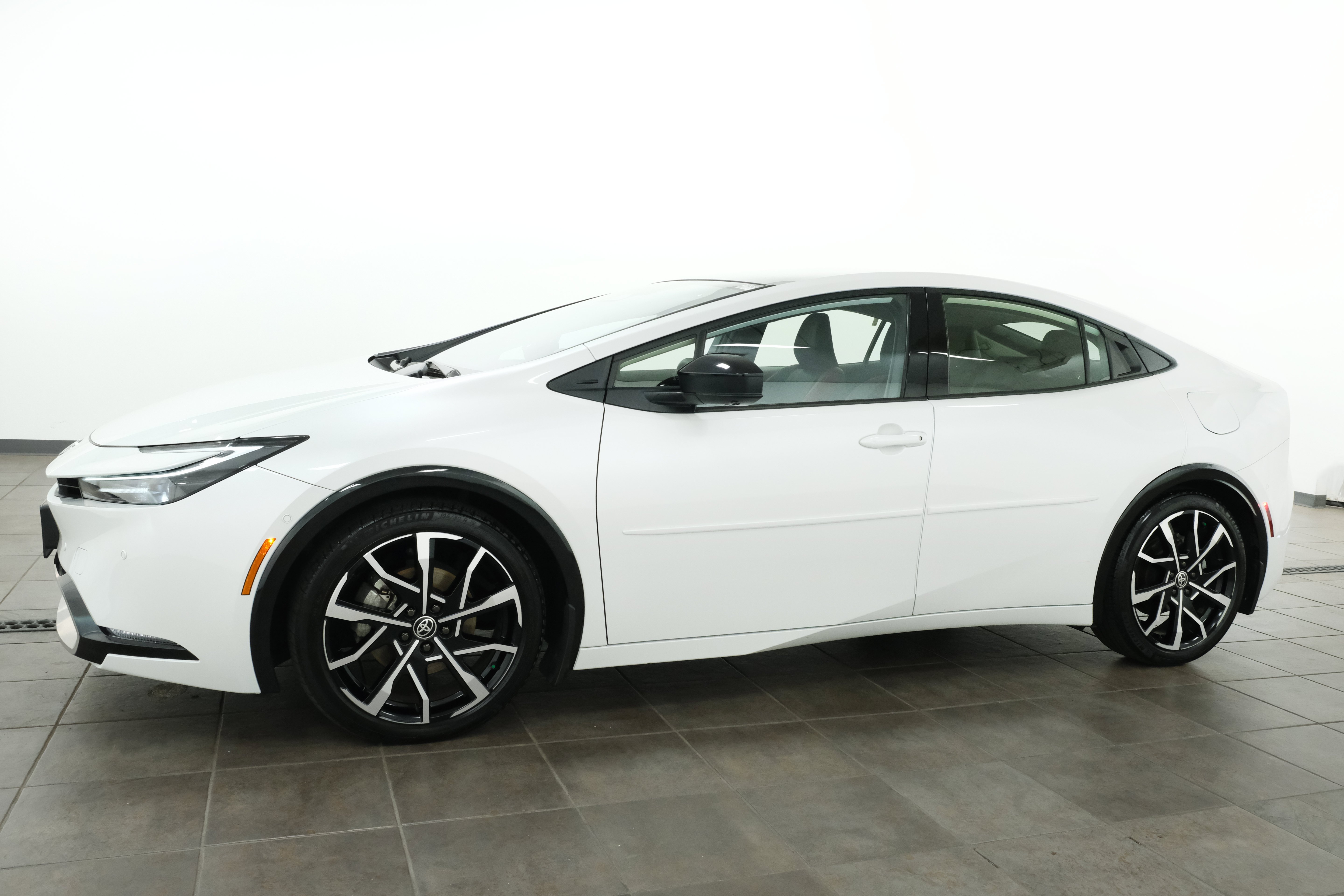 Certified Used 2025 Wind Chill Pearl Toyota XSE Premium image 3