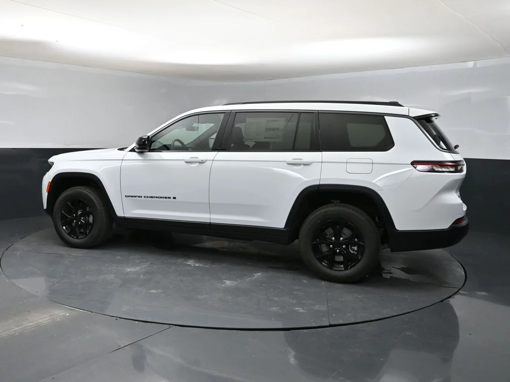 New 2026 Bright White Clear-Coat Exterior Paint Jeep Altitude image 4