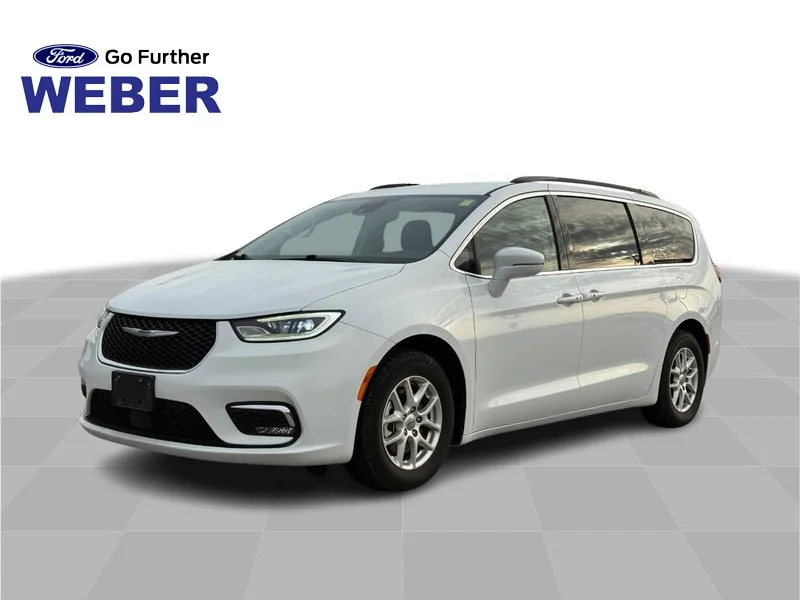 2022 Chrysler Pacifica Touring L's photo