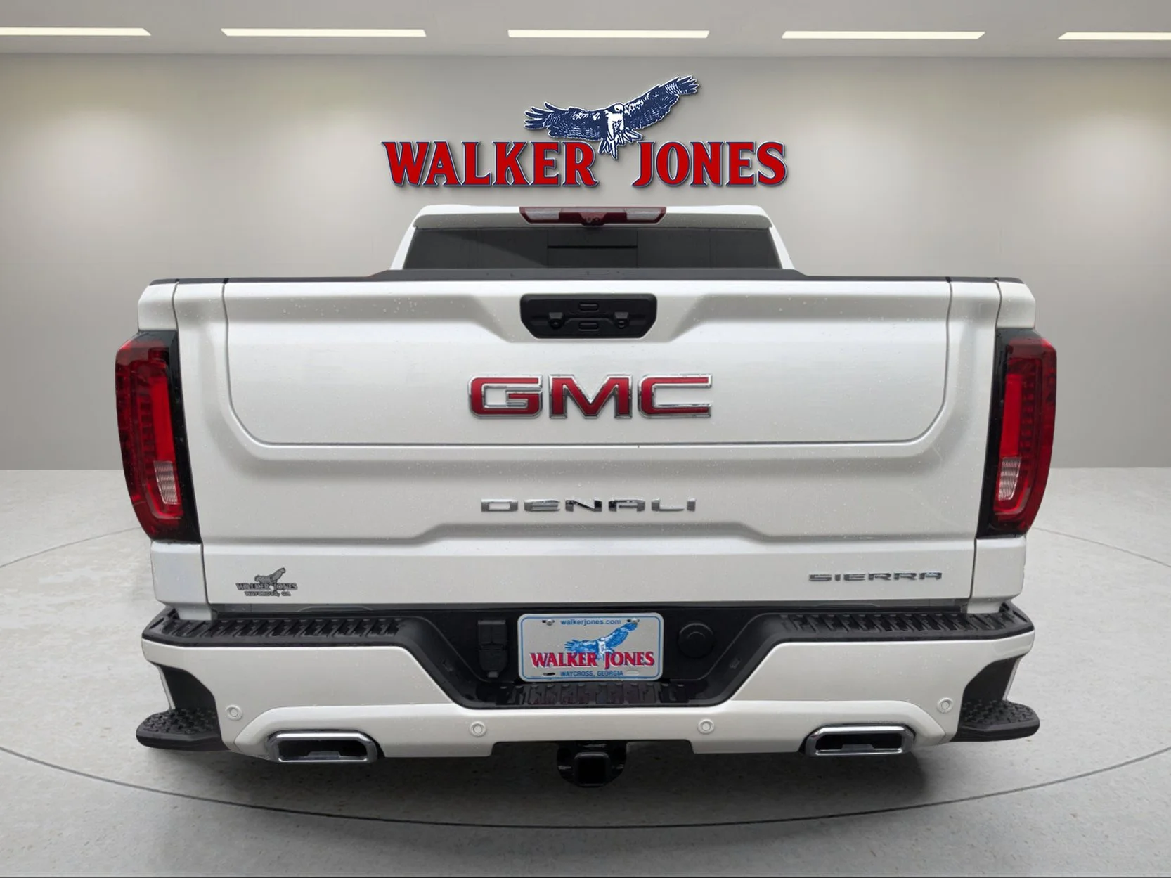 Used 2024 White Frost Tricoat GMC Denali image 5