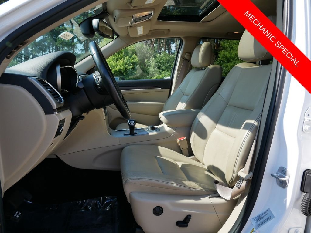Used 2015 White Jeep Limited image 15