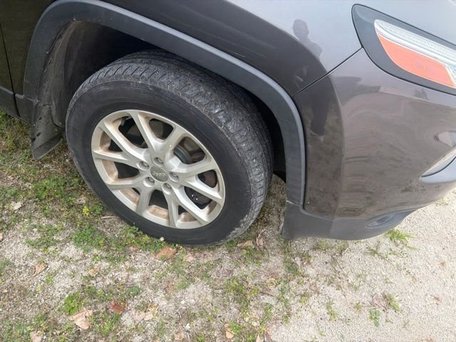 Used 2015 Gray Jeep Latitude image 4