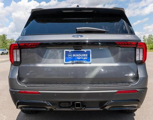 New 2026 Carbonized Gray Metallic Ford ST-Line image 7