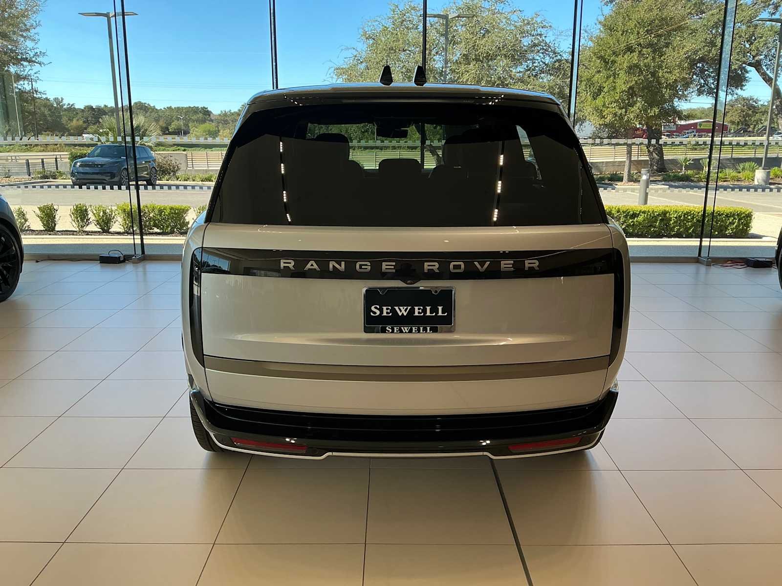 2025 Land Rover Range Rover SE - Photo 6