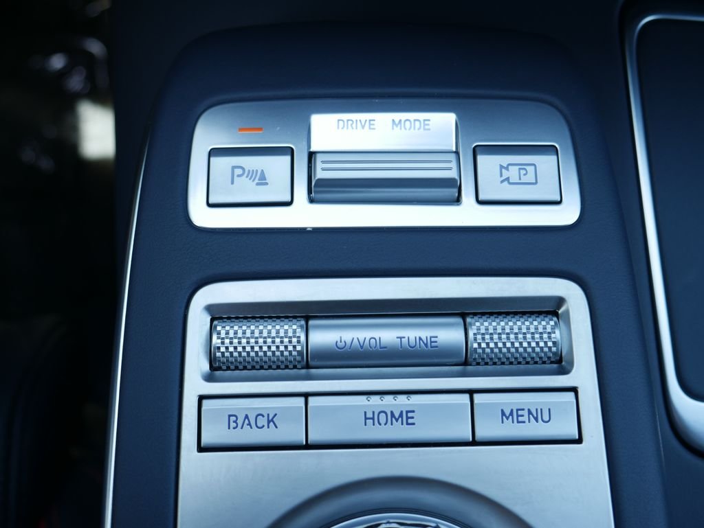 Used 2025 Silver Genesis 3.5T Sport image 25