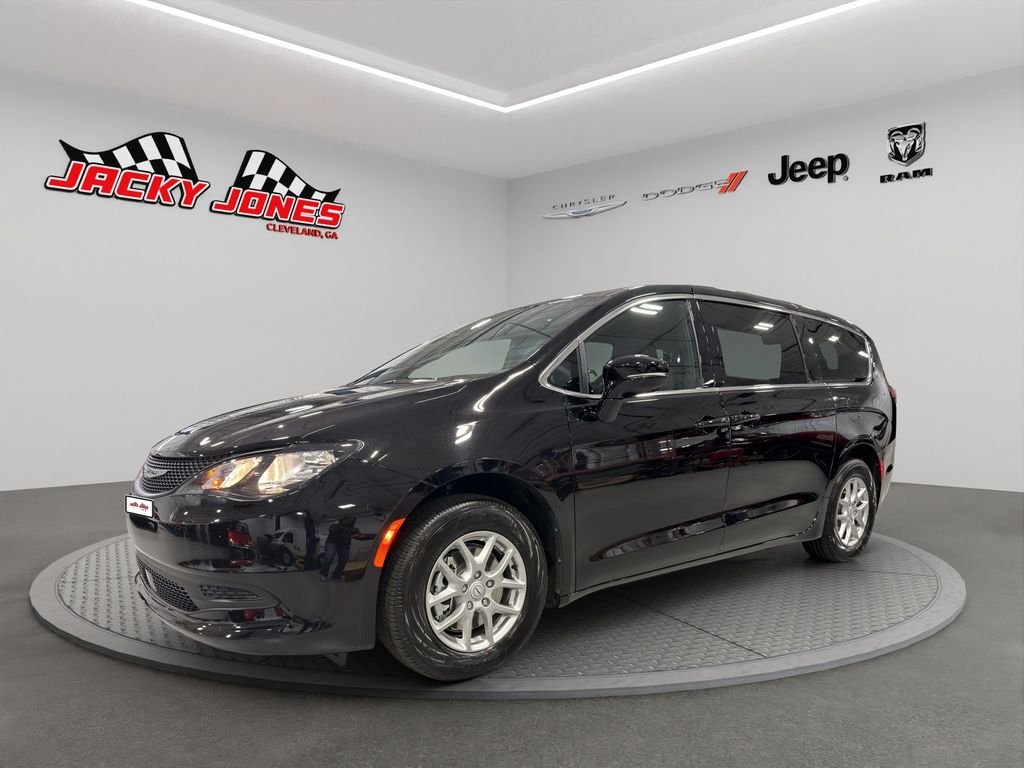 2026 Chrysler Voyager LX's photo