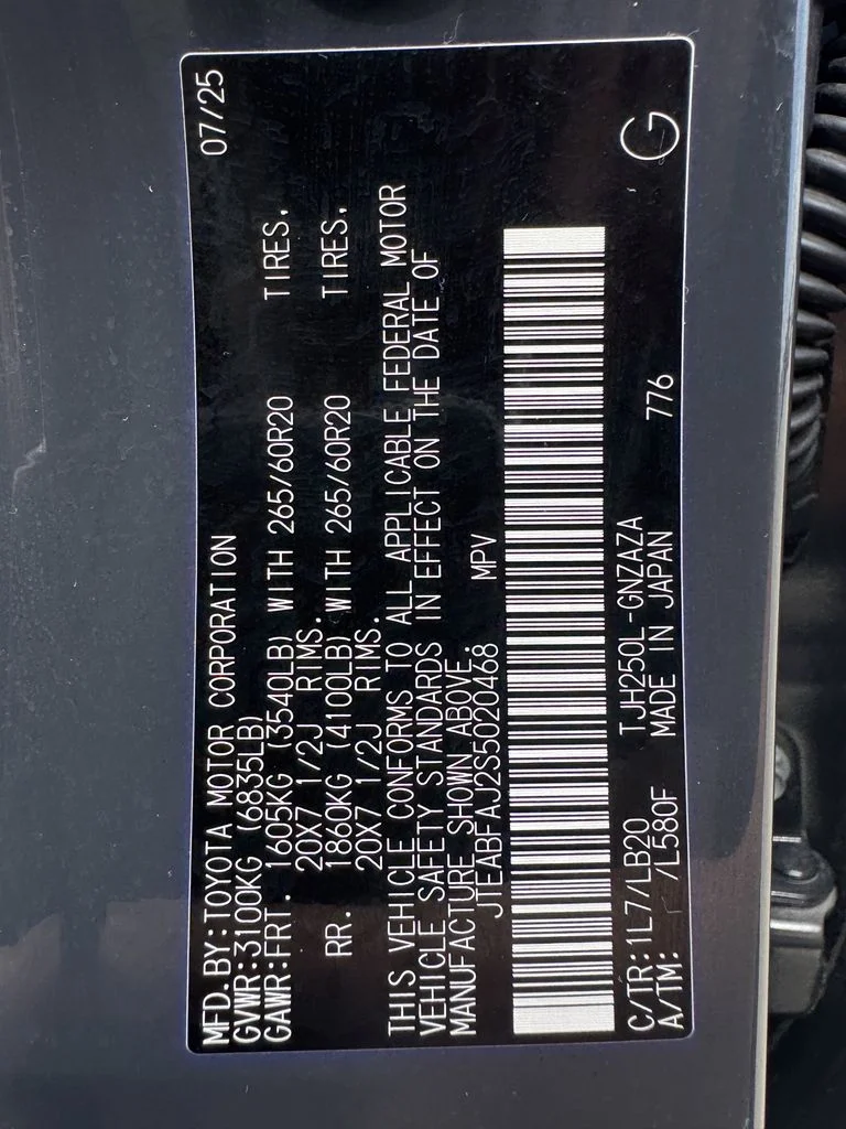 Used 2025  Toyota Base image 30