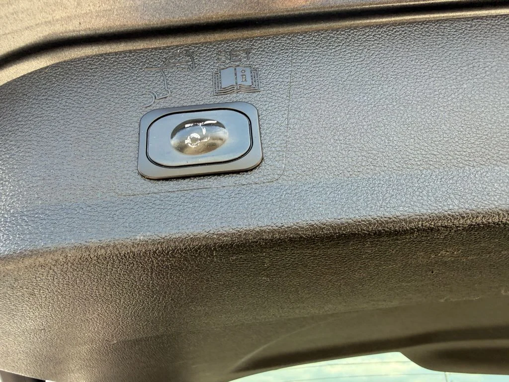 Used 2019 Gray Ford SEL image 29