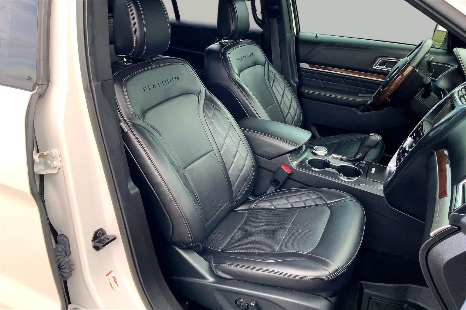 Used 2019 White Platinum Metallic Tri-Coat Ford Platinum image 9
