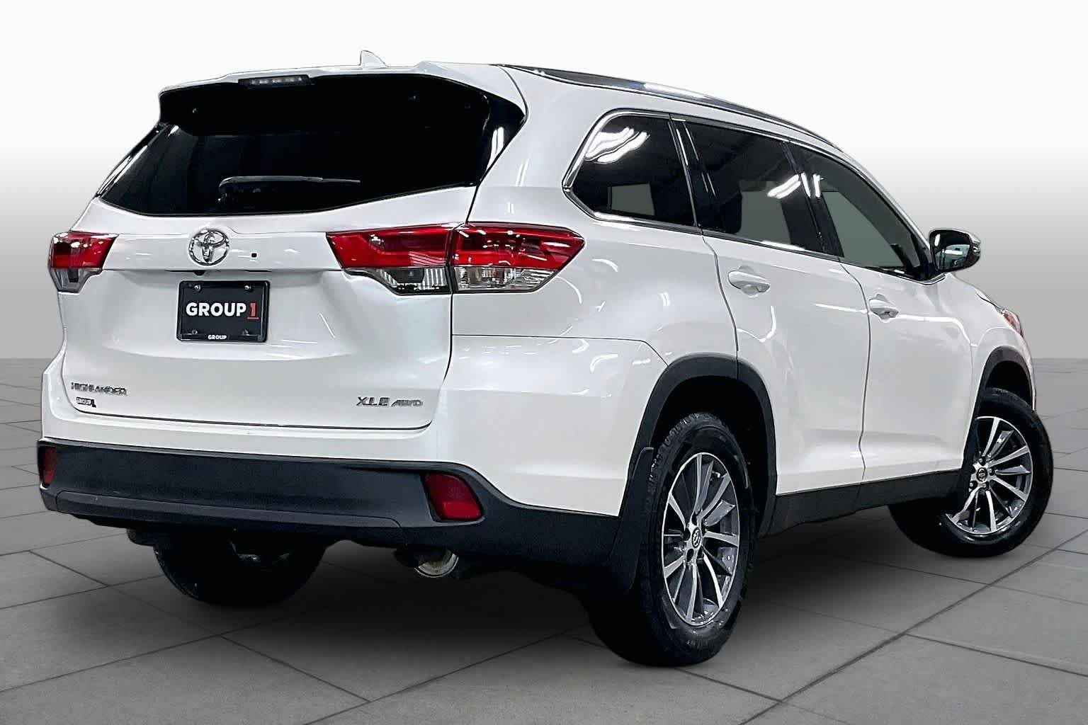 Used 2019 Blizzard Pearl Toyota XLE image 13