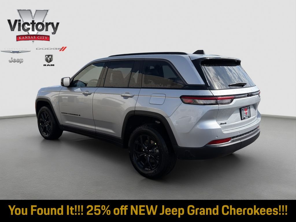 New 2026 Silver Zynith Exterior Paint Jeep Altitude image 5