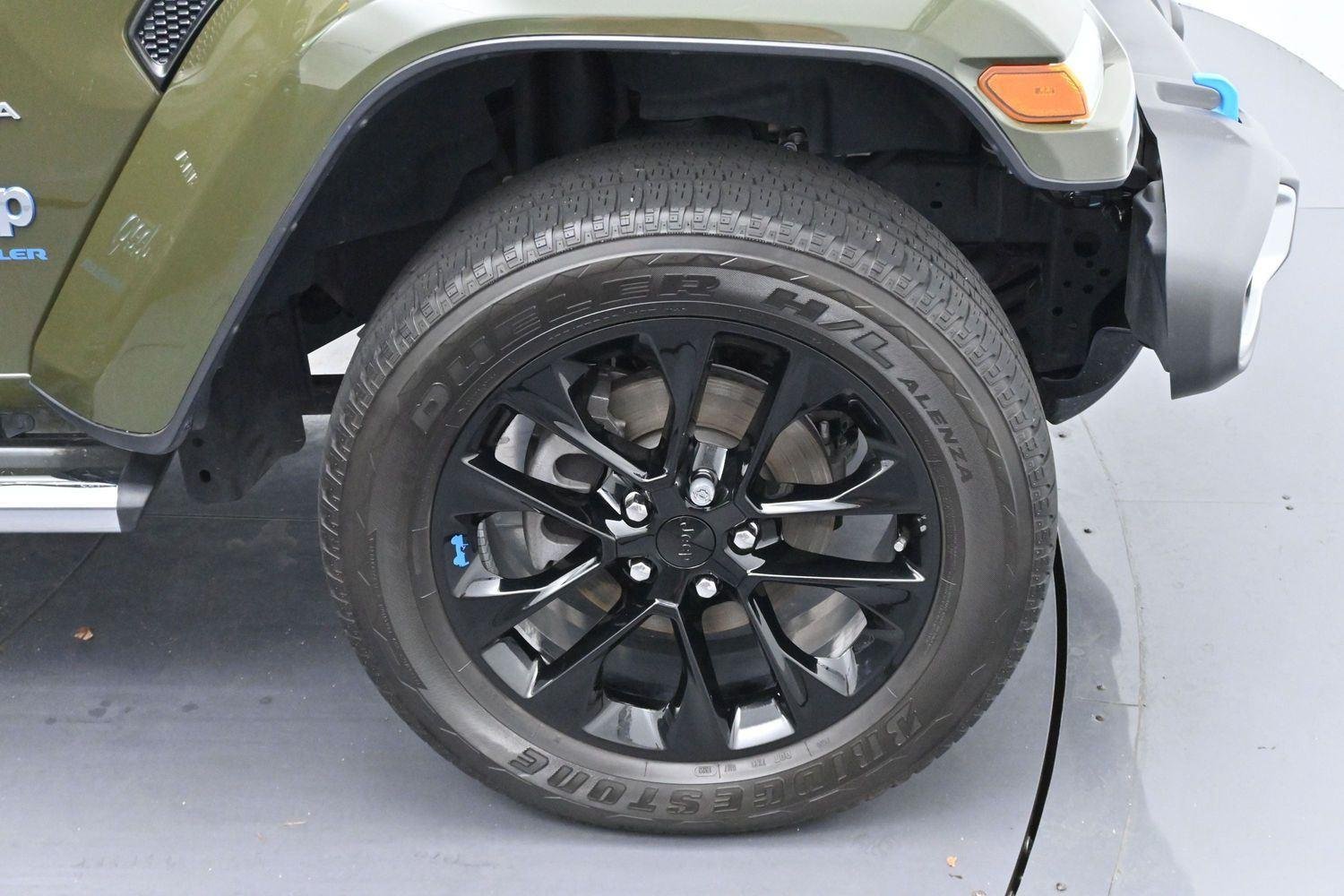 Used 2023 Sarge Green Clearcoat Jeep Sahara image 33