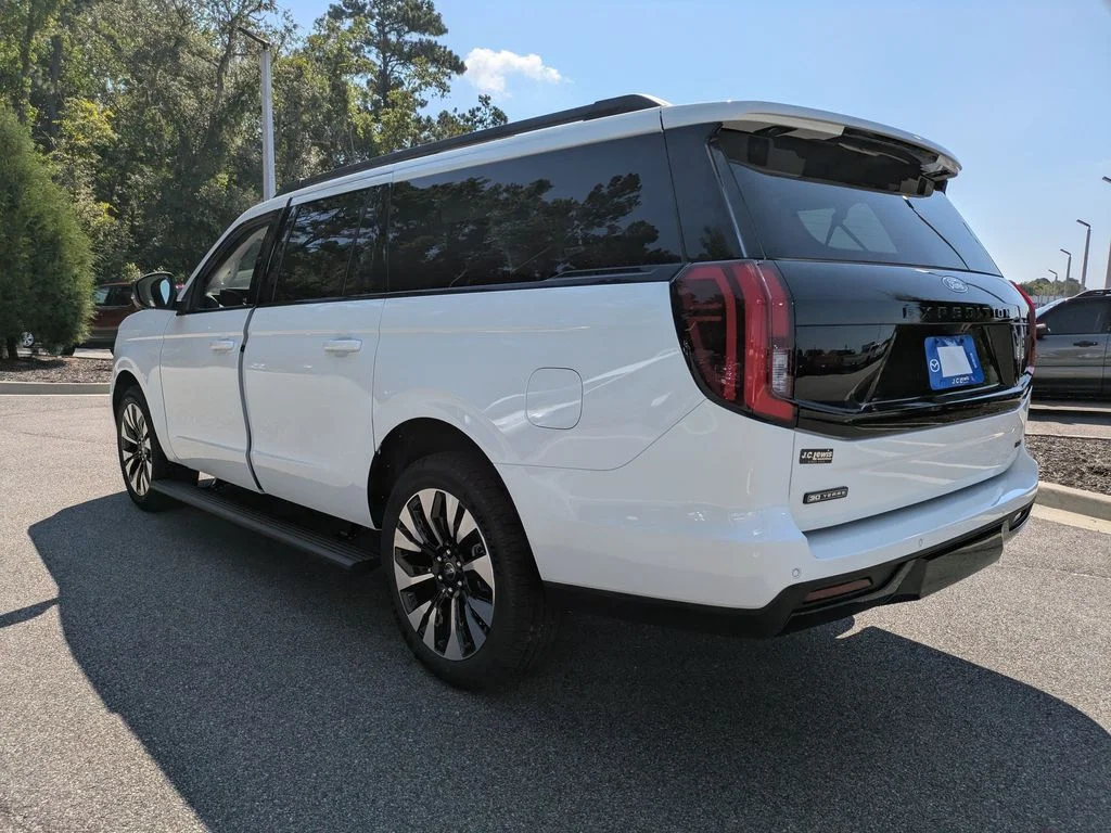 New 2027 Star White Metallic Tri-Coat Ford Platinum image 6