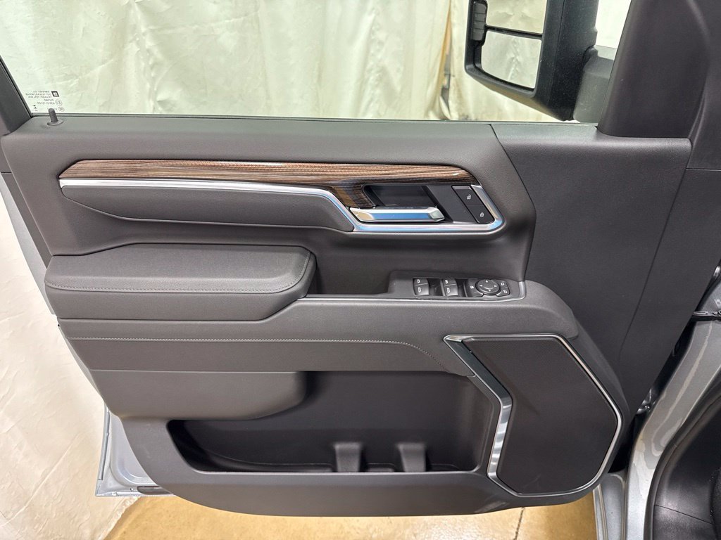 New 2026 Sterling Gray Metallic Chevrolet LT image 27