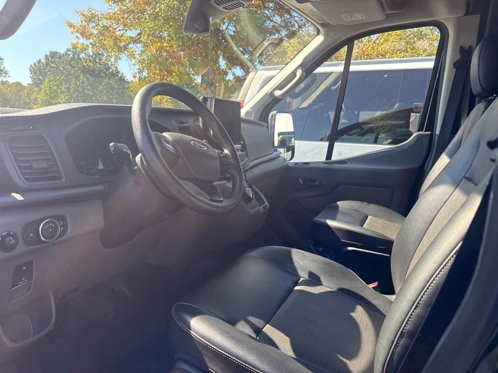 Used 2022 Black Ford Base image 3