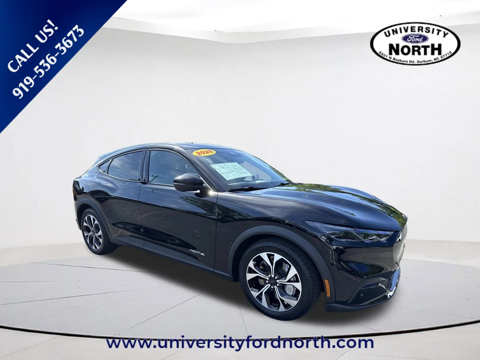 Used 2025 Shadow Black Ford Select image 1