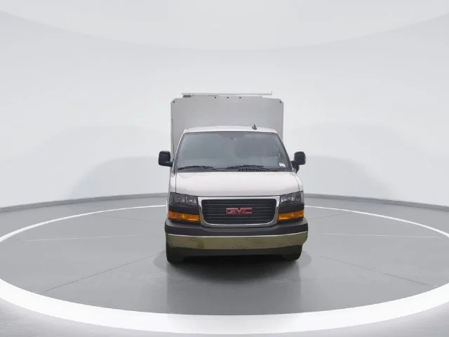 New 2025 Summit White GMC 1WT image 2