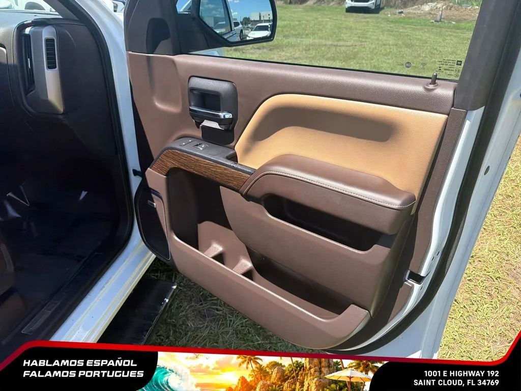 Used 2017 WHITE FROST TRICOAT GMC Denali image 28