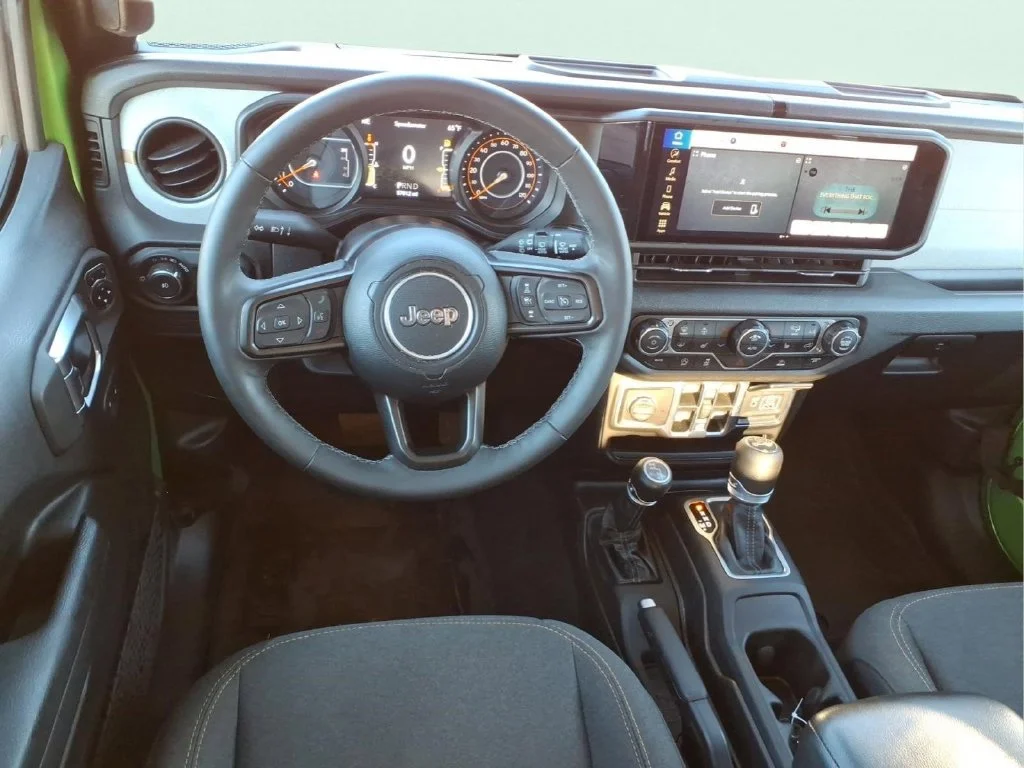 Used 2025 Green Jeep Sport S image 16