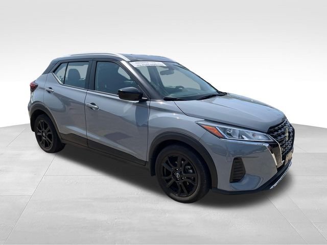 Used 2023 Gray Nissan SV image 7