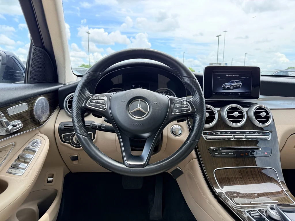Used 2016 Lunar Blue Metallic Mercedes-Benz 300 image 16